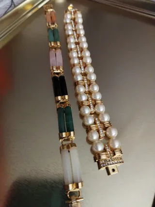 Lote de 2 pulseras doradas y multicolor