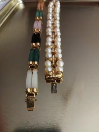 Lote de 2 pulseras doradas y multicolor