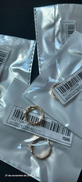 Anillo dorado con círculos bisuteria