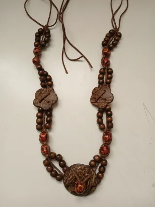 Collana etnica in legno e semi
