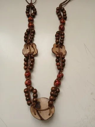 Collana etnica in legno e semi