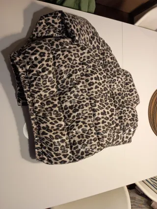 Cazadora estampado leopardo con lentejuelas