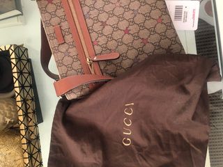 Borsa a tracolla Gucci GG Supreme con stelle