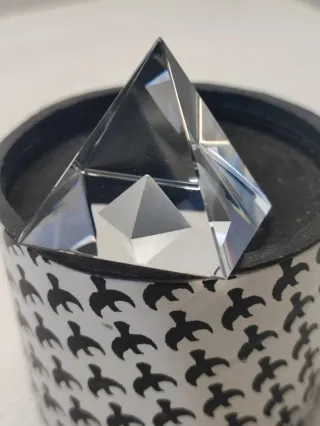 Piramide egiziana in vetro