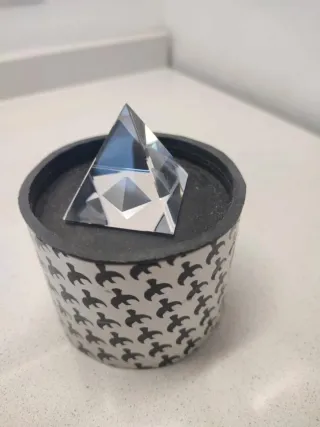 Piramide egiziana in vetro