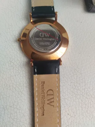 Reloj Daniel Wellington Negro y Dorado