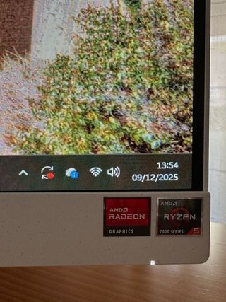 HP All-in-One 27-cr0040ns – 27” | Ryzen 5 | 8GB | 512GB SSD | Windows 11 — Come nuovo