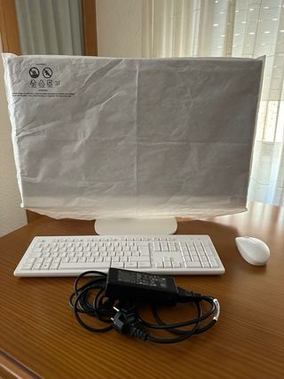 HP All-in-One 27-cr0040ns – 27” | Ryzen 5 | 8GB | 512GB SSD | Windows 11 — Come nuovo