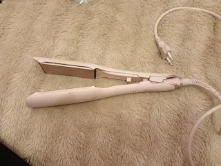 Plancha de pelo rosa y dorada