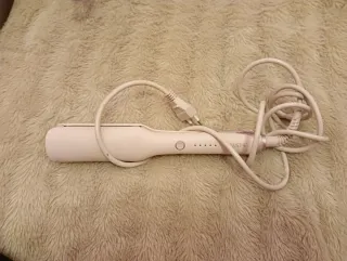 Plancha de pelo rosa y dorada