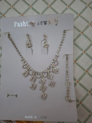 Set collana, orecchini e bracciale