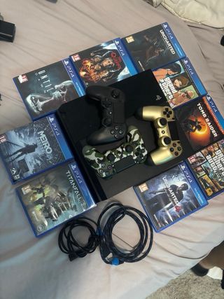 PS4 512GB + 10 Juegos + 3 Mandos + cables