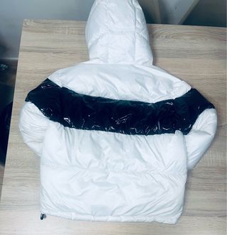 Chaqueta EA7 Emporio Armani Blanca y Negra