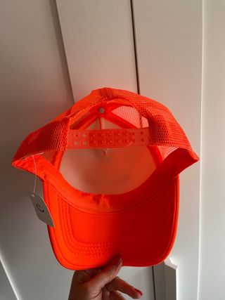 Gorra Billie Eilish Naranja Neón rejilla