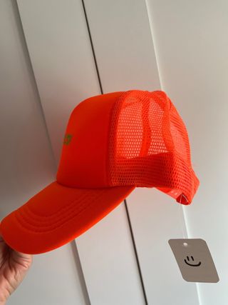 Gorra Billie Eilish Naranja Neón rejilla