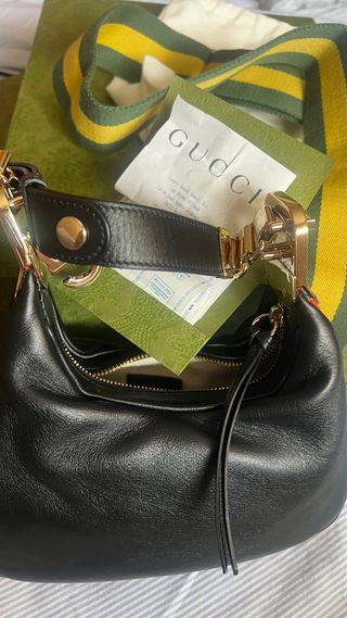 Borsa Gucci nera in pelle con dettagli dorati e scontrino