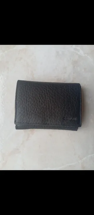 Cartera negra nueva a estrenar