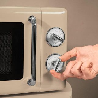 Microondas con grill color crema