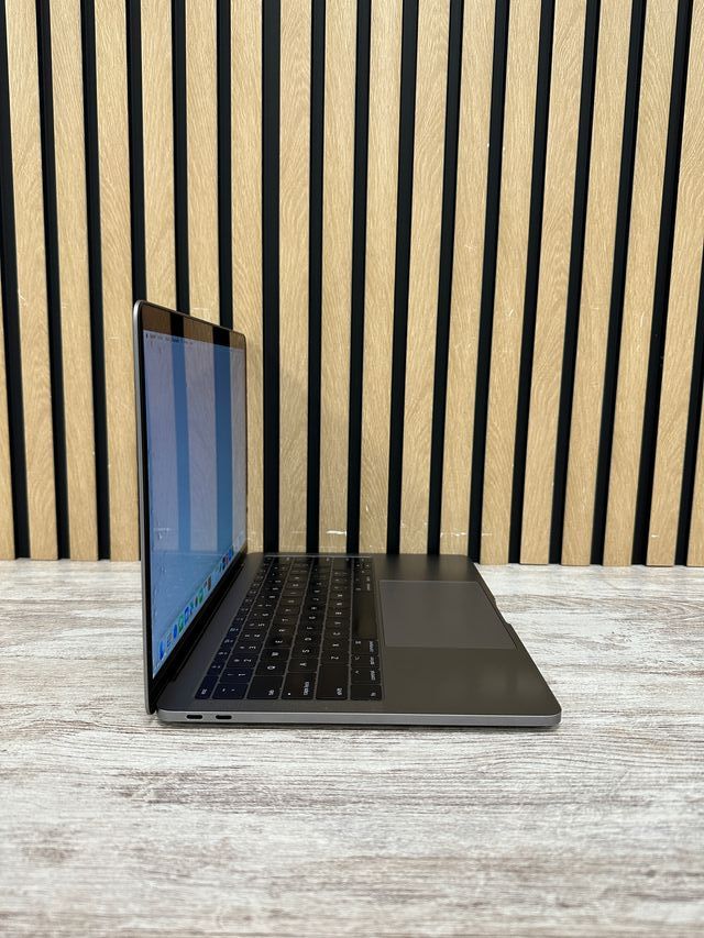 MacBook Pro 13" 2017 i5 8gb 128gb SSD