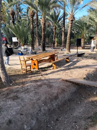 Mesa rústica de madera maciza