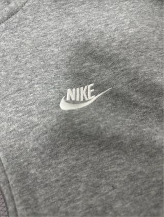 Chaqueta Nike Gris con Cremallera