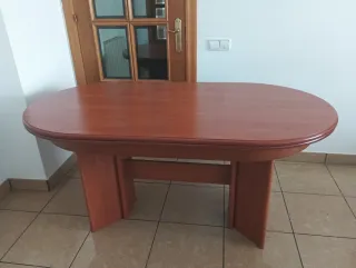 Mesa extensible de comedor ovalada de madera