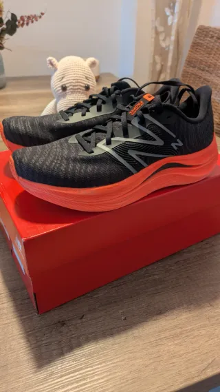 New Balance Propel V4 Negro Naranja