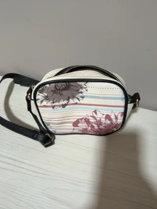 Bandolera multicolor con estampado floral