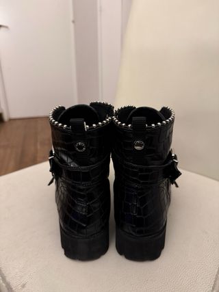 Botines Steven Madden negros con tachuelas