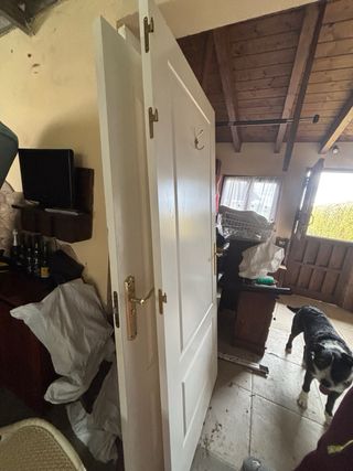 Puerta blanca maciza