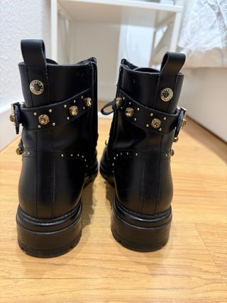 Botines Steven Madden Negros con Tachuelas