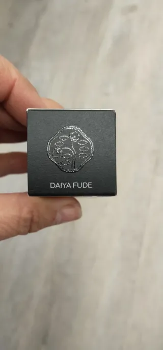 Brocha Daiya Fude Shiseido + parches ojos