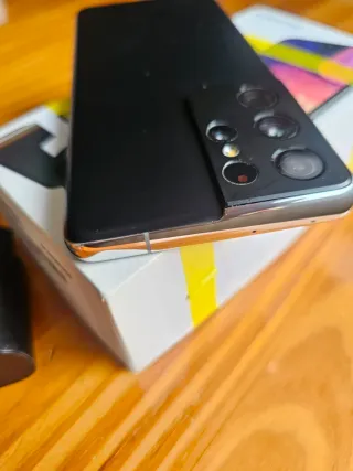 Samsung Galaxy S21 Ultra da 128 GB e 12 GB di RAM