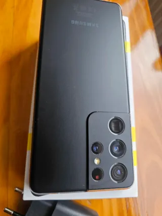 Samsung Galaxy S21 Ultra da 128 GB e 12 GB di RAM