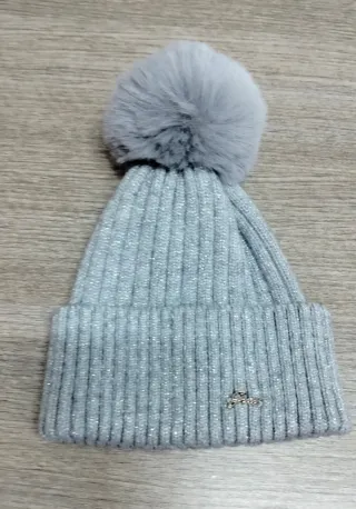 Cappello Guess Grigio Glitterato con Pompon