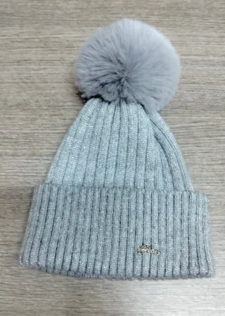 Cappello Guess Grigio Glitterato con Pompon