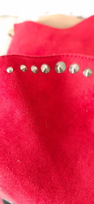 Botines rojos con cremallera dorada