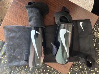 Espinilleras Nike Negras