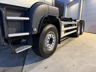 MAN TGS 33.400 6X4 gancho portacontenedores