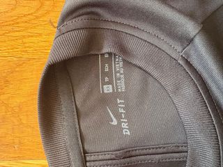 Camiseta deportiva Nike negra