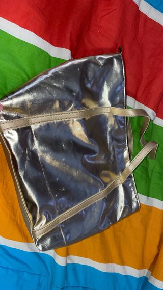 Bolso de hombro dorado