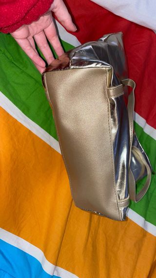 Bolso de hombro dorado