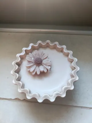 Candela in ceramica con fiore