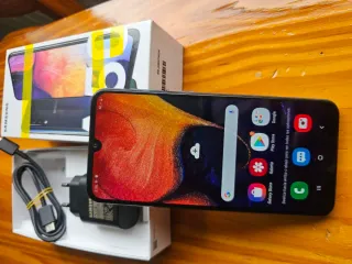 Samsung Galaxy A50 con 4 GB di RAM e 128 GB