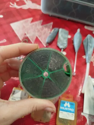 Kit de pesca con anzuelos y plomos