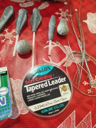 Kit de pesca con anzuelos y plomos