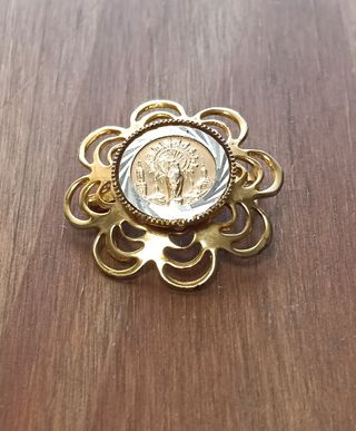 Lote 2 medallas cristianas + broche