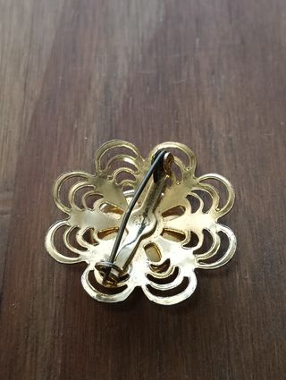 Lote 2 medallas cristianas + broche