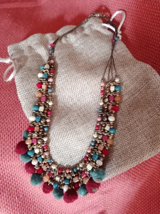 Collar Multicolor con Pompones
