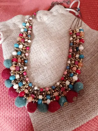Collar Multicolor con Pompones